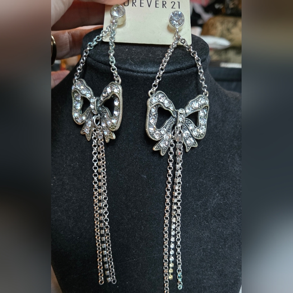 Forever 21 antiqued Rock-n-Roll bow earrings - Picture 8 of 10
